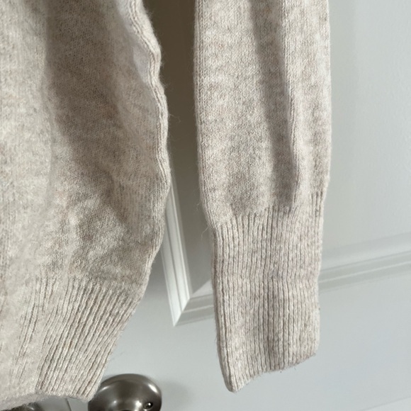 Sweater - Picture 4 of 4